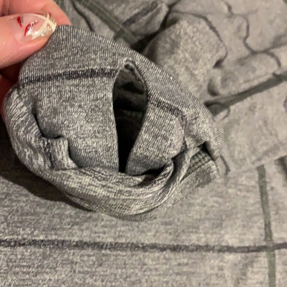 🌟HP Lululemon Men’s Sweat Session Grey Striped 1/2 zip sweater pullover -size M - Picture 10 of 17